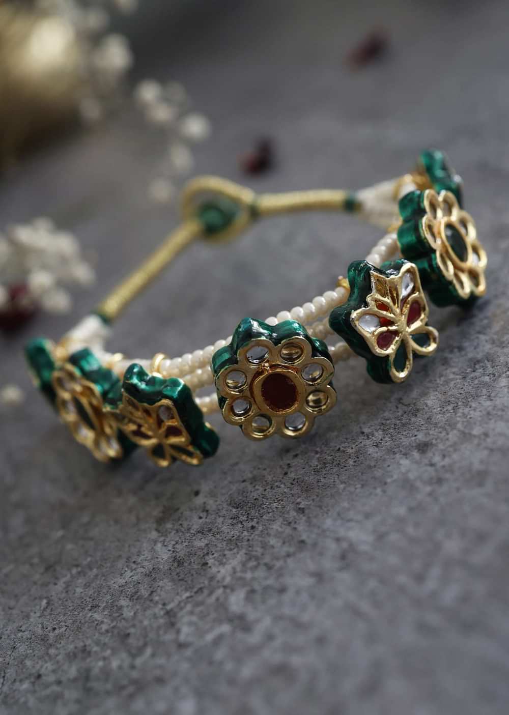 Green Toned Gold Plated Kundan Paunchi Bracelet In Silver Alloy