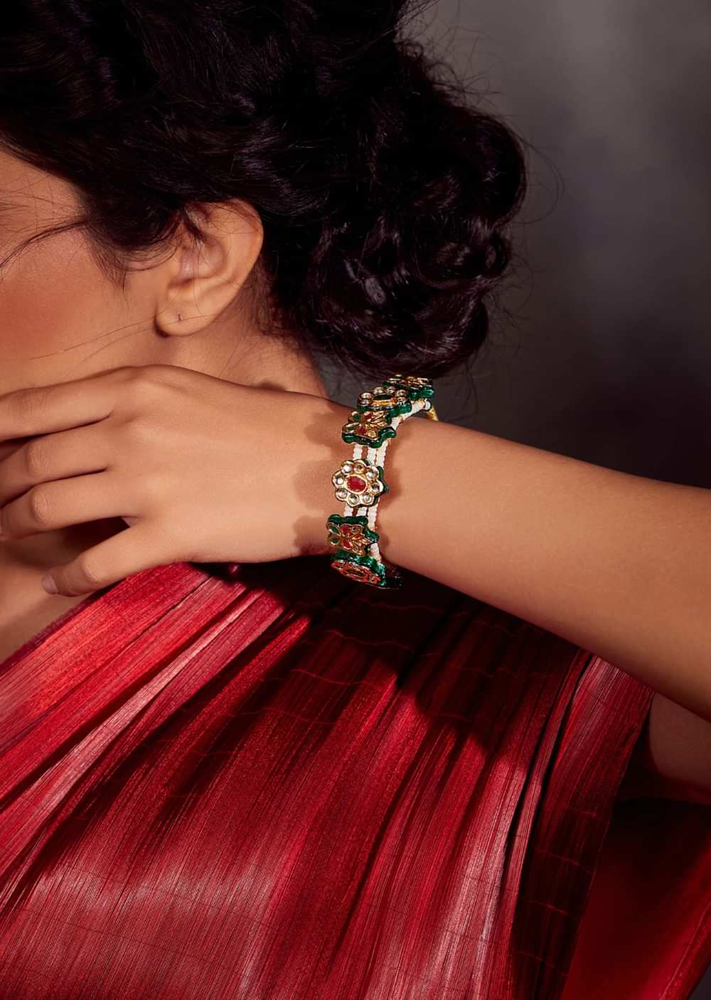 Green Toned Gold Plated Kundan Paunchi Bracelet In Silver Alloy