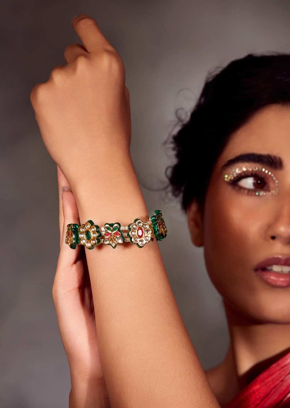 Green Toned Gold Plated Kundan Paunchi Bracelet In Silver Alloy