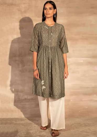 Green Tunic In Muslin With Bandhani Print And Aari Thread Embroidered Floral Motifs