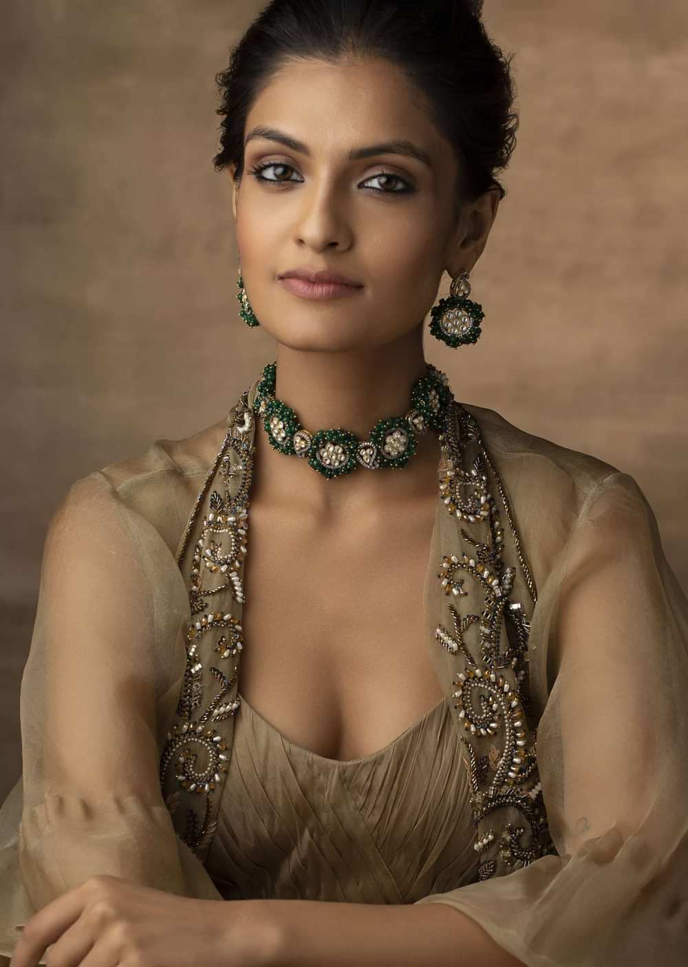 Green Victorian Polki Choker And Earring Set In Silver Alloy
