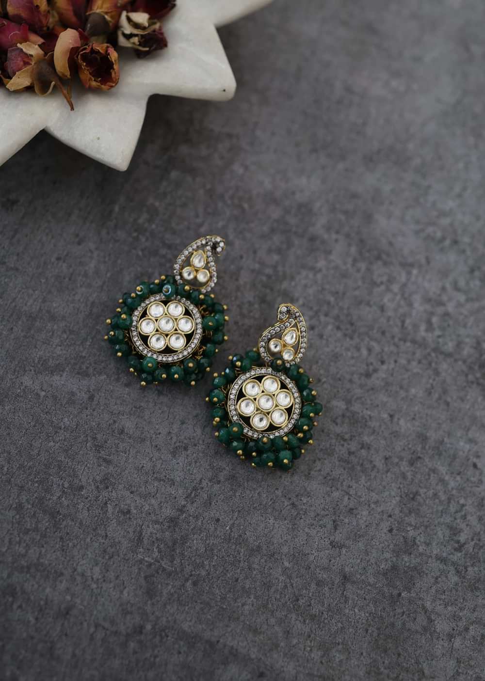 Green Victorian Polki Choker And Earring Set In Silver Alloy