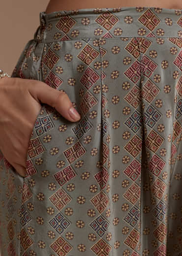 Grey Kurta Pant Set with Floral Print