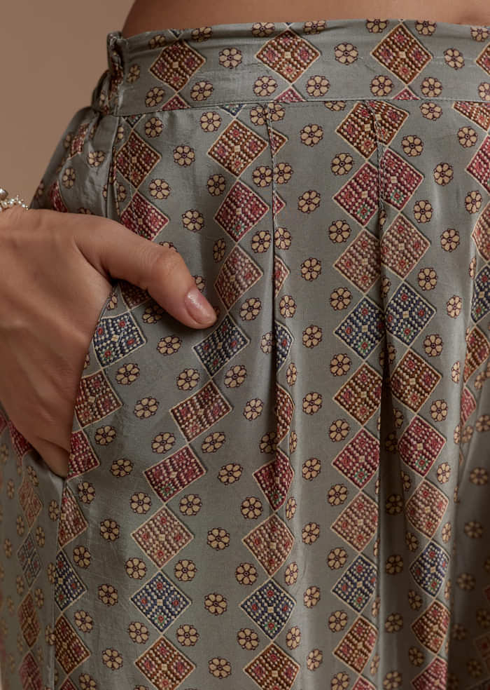 Grey Kurta Pant Set with Floral Print