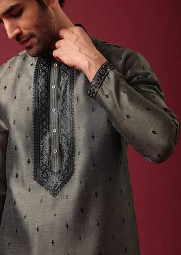 Grey Kurta Set In Silk Grey Kurta Set In Silk