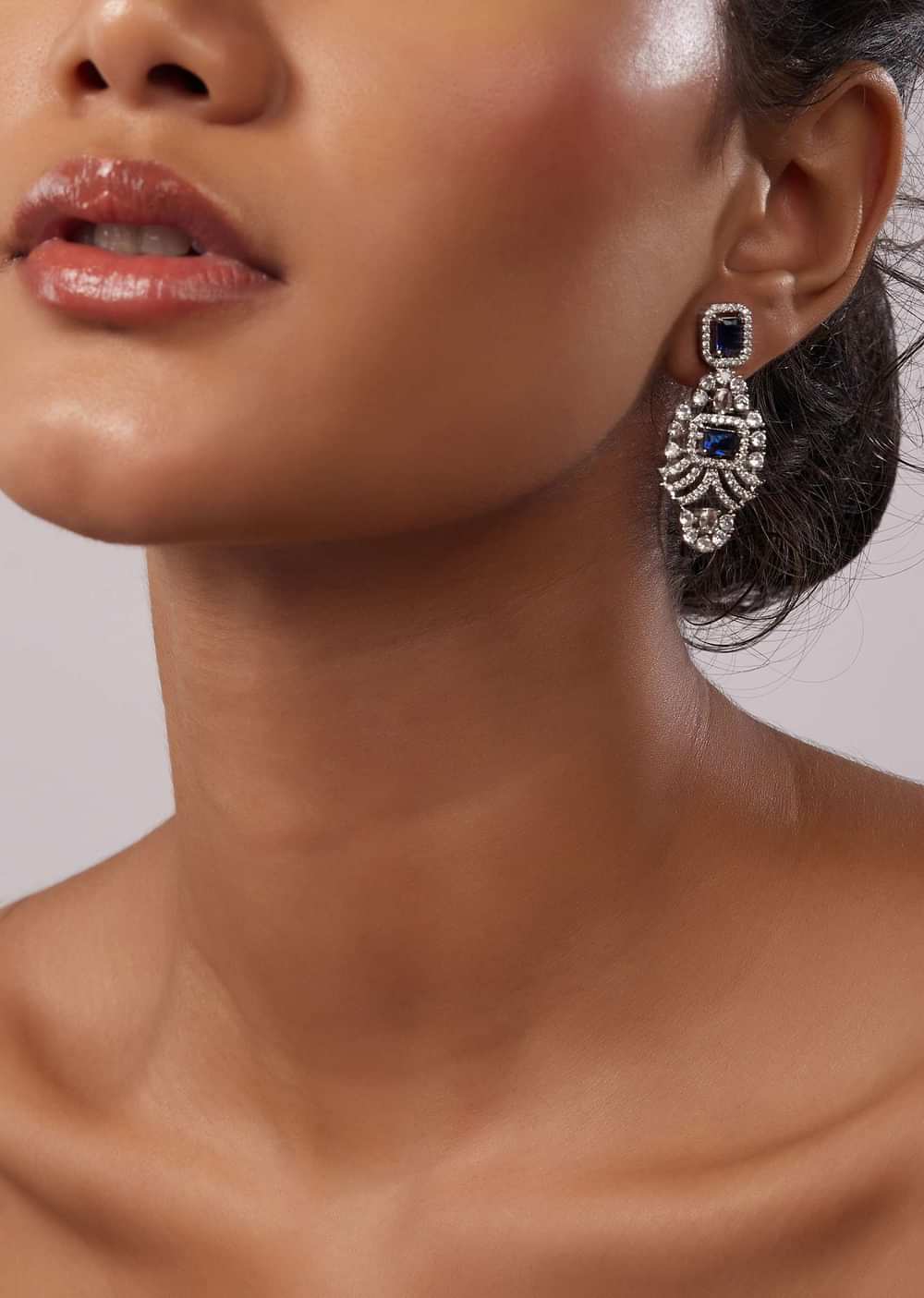 Diamond Jewelry Set With Silver Plating And Navy Blue Stones