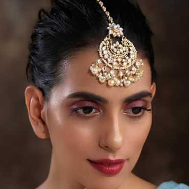 Gold Plated Kundan And Pearl Maang Tika