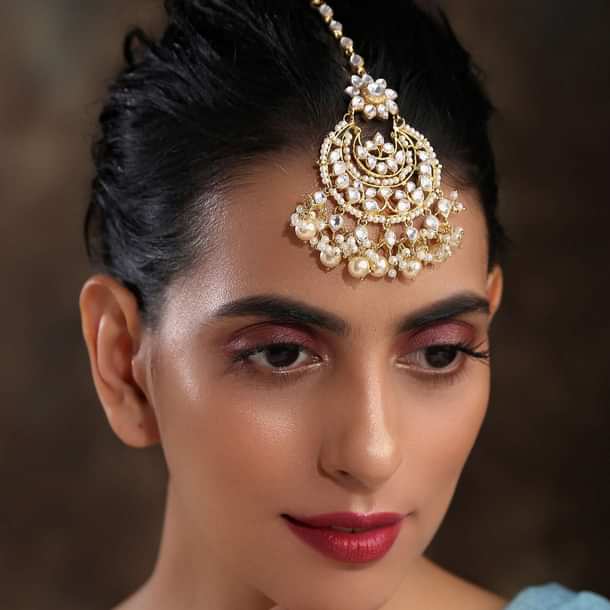 Gold Plated Kundan And Pearl Maang Tika Gold Plated Kundan And Pearl Maang Tika