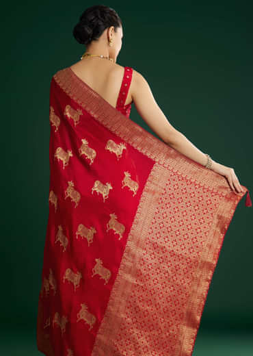 Maroon Dola Silk Saree With Zari Woven Border