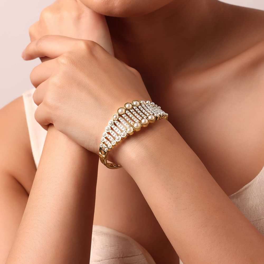 Multi Tone Bangle With Embedded Kundan And Beads
