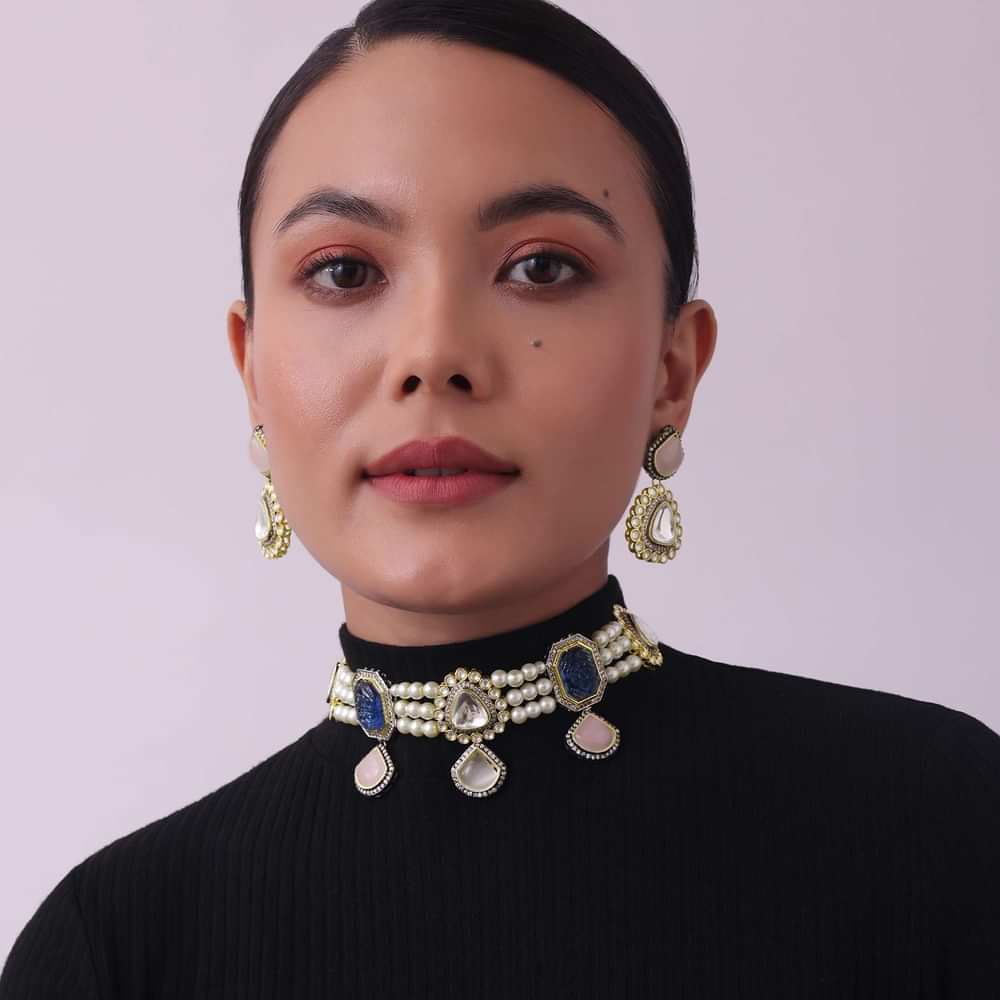Multicolor Choker And Earring Set In Two Tone Finish