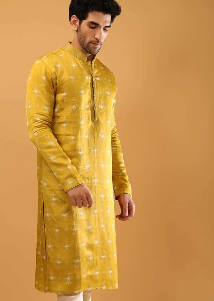 Mustard Kurta Set In Silk With Bandhani Buttis