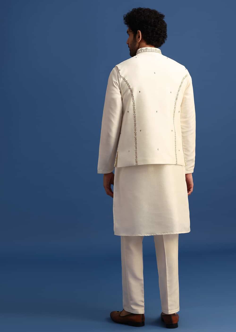 Off White Kurta Jacket Set With Zari Work And Mirror Embroidery For Men