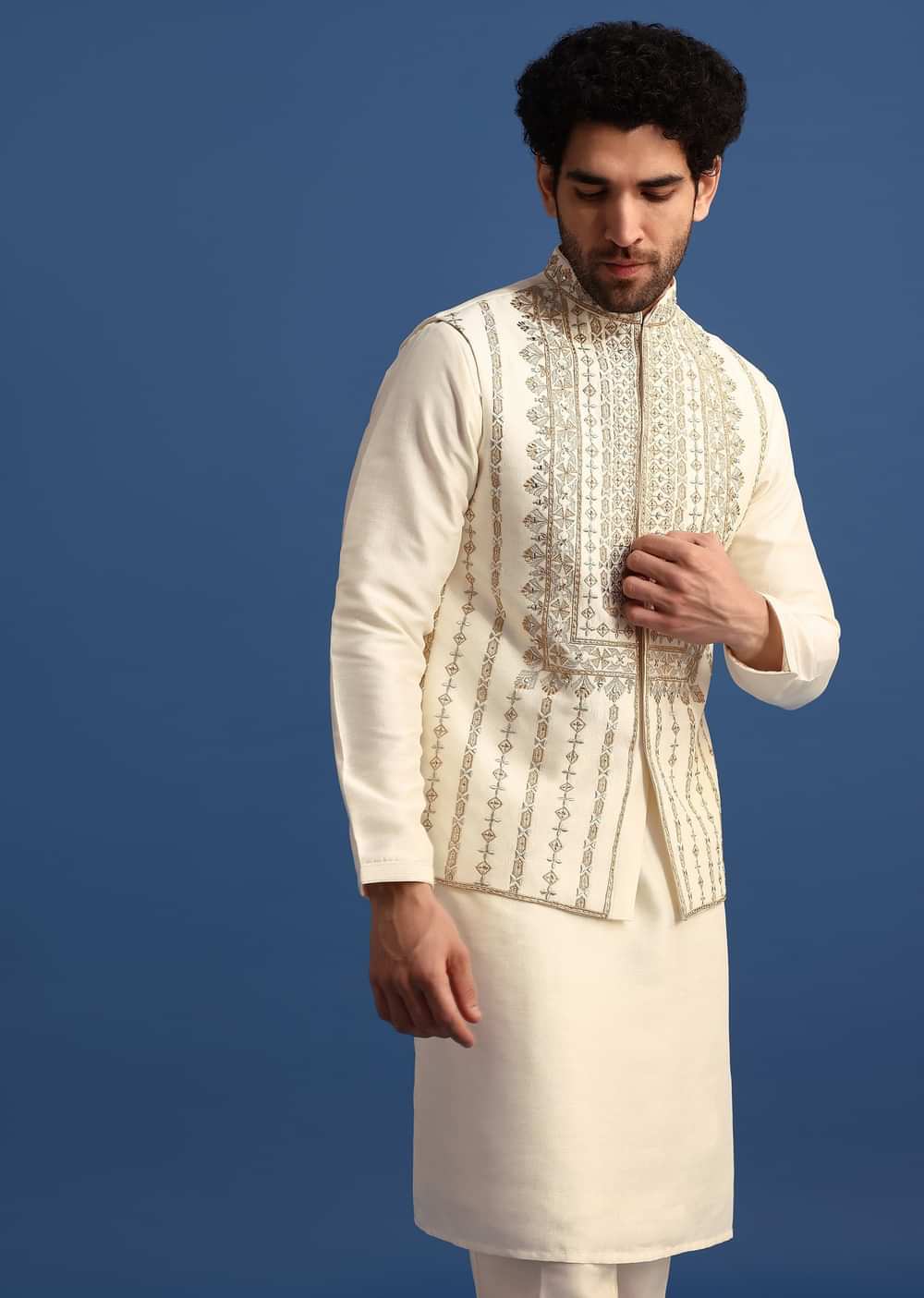Off White Kurta Jacket Set With Zari Work And Mirror Embroidery For Men