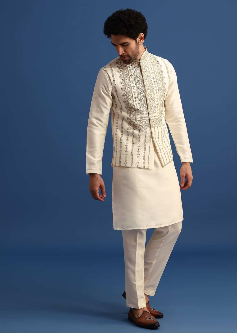 Off White Kurta Jacket Set With Zari Work And Mirror Embroidery For Men