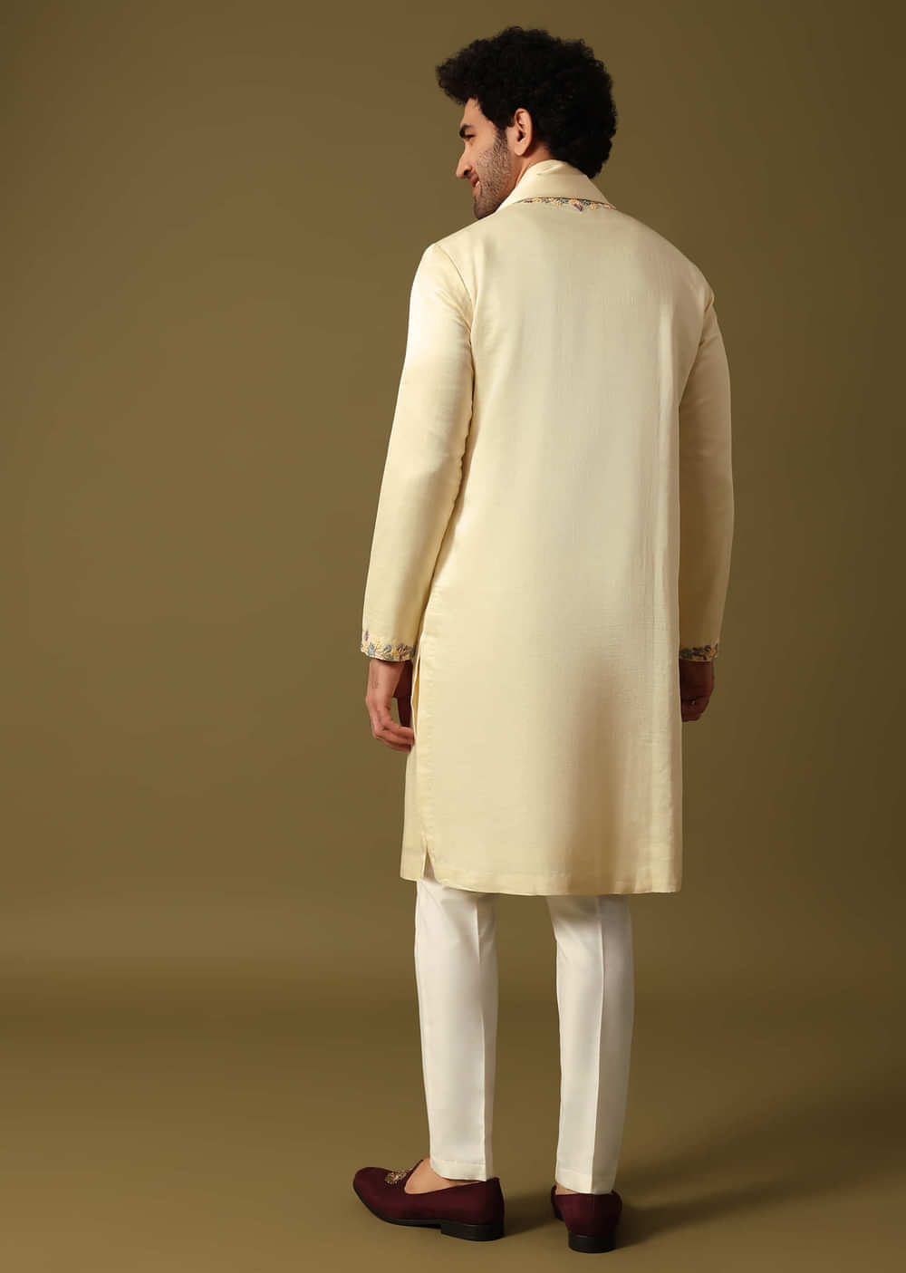 Off White Kurta Pant Set With Dupatta In Resham Work