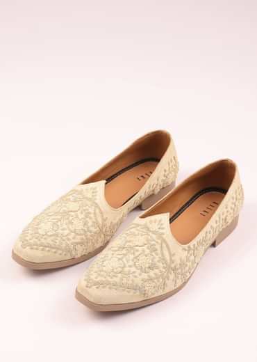 Off White Raw Silk Zardozi Juttis