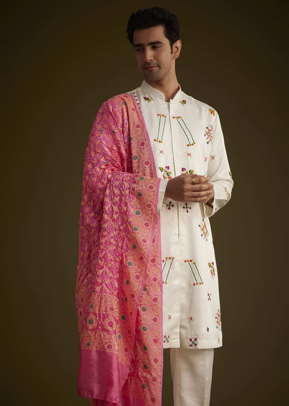Off White Silk Thread Embroidered Kurta Set With Bandhani Dupatta