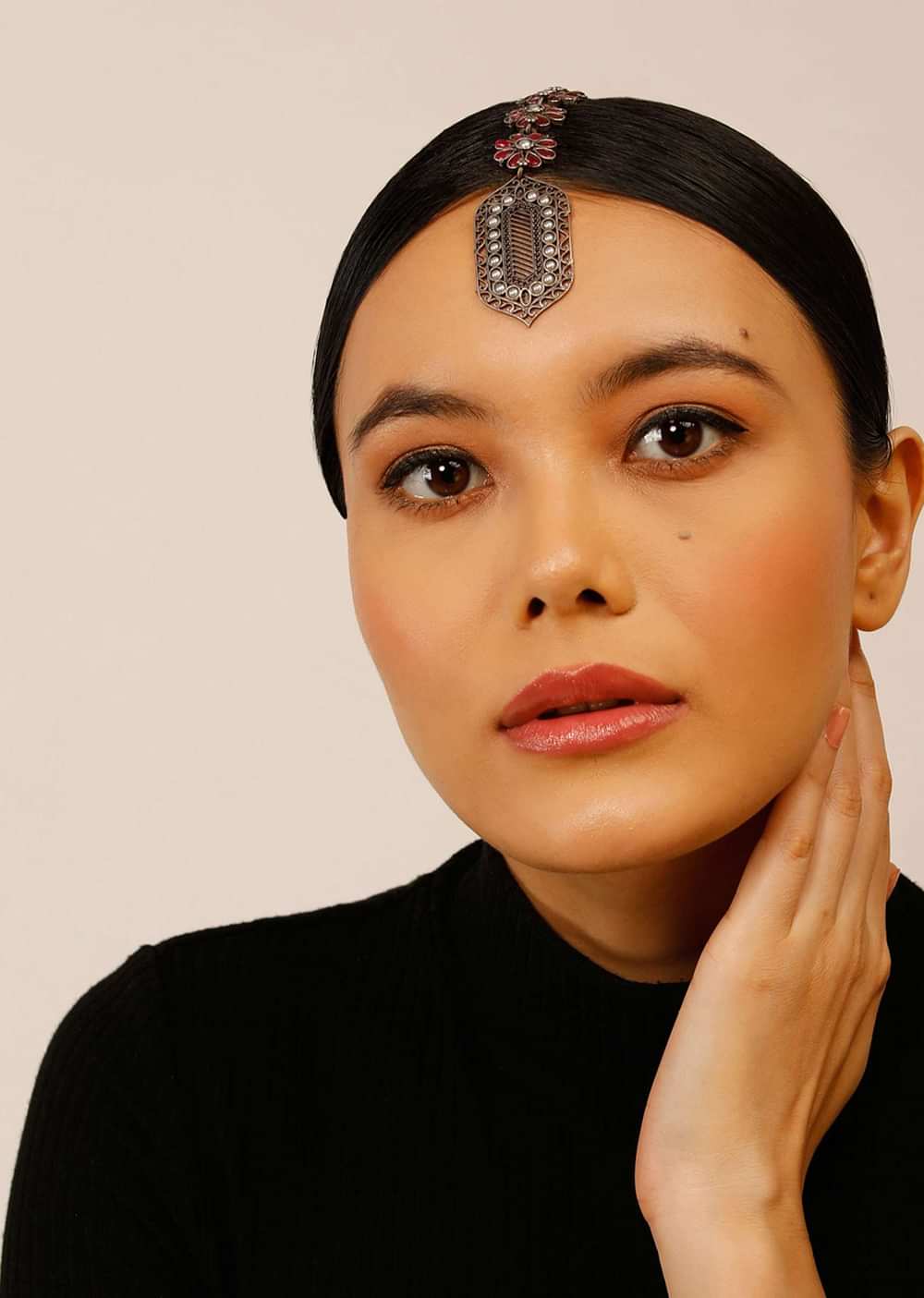 Oxidised Silver Mangtika With Carved Ethnic Motif Studded In Wine Stones And Pearls