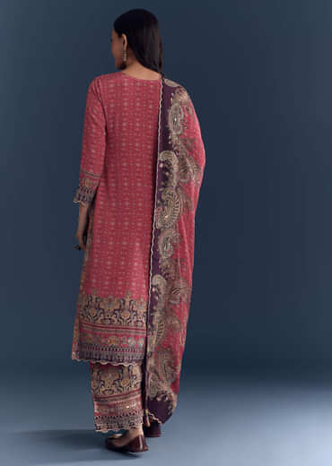 Pink Crepe Kurta Set Polished With Indie Print And Zari Work