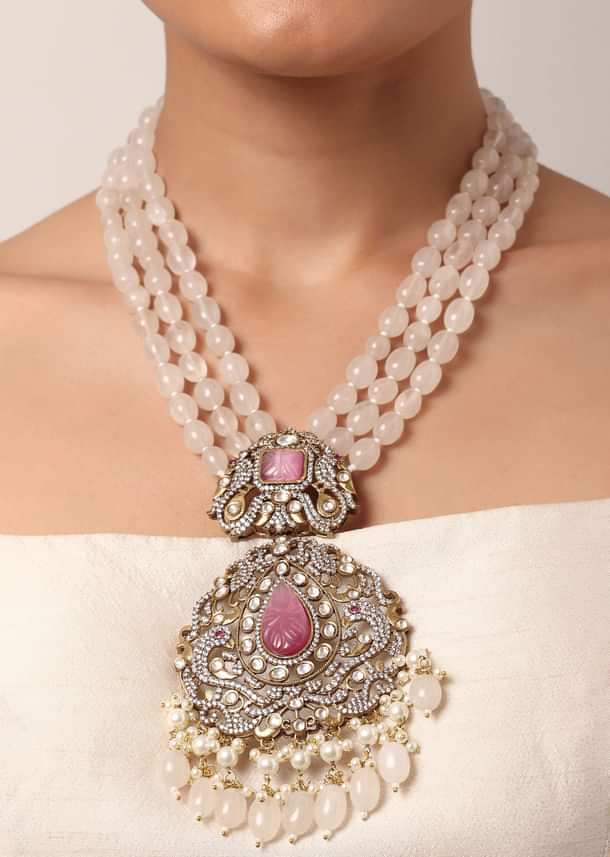 Pink Long Pendant Necklace Set With Mossanite Motif Pink Long Pendant Necklace Set With Mossanite Motif