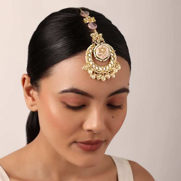 Pink Maangtikka With Pearl Drops And Meenakari Motif Pink Maangtikka With Pearl Drops And Meenakari Motif