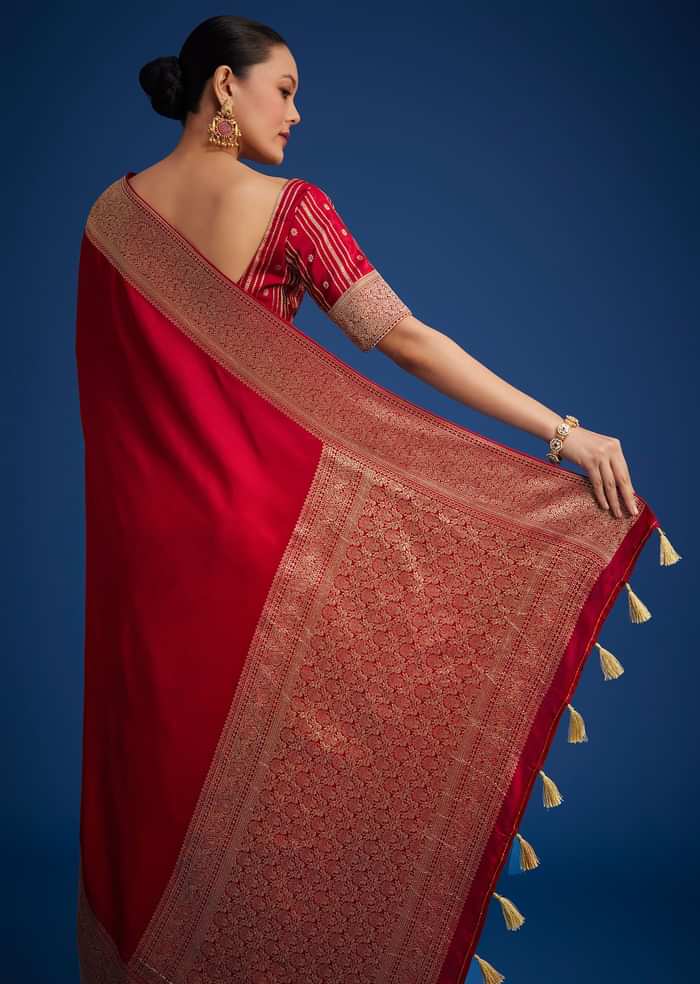 Red Dola Silk Saree With Zari Woven Border And Pallu