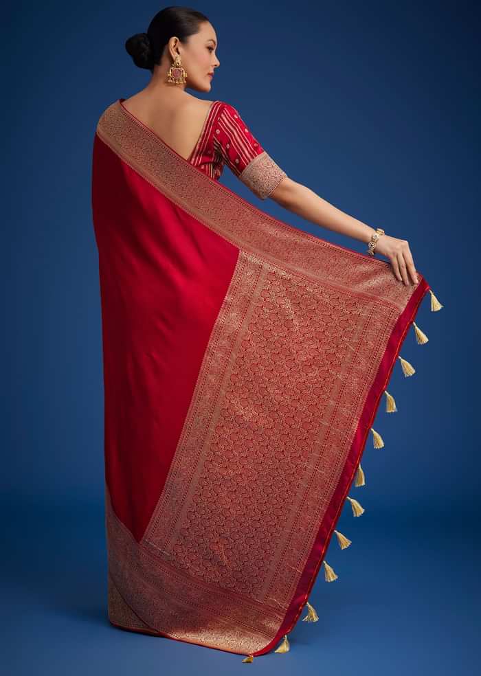 Red Dola Silk Saree With Zari Woven Border And Pallu