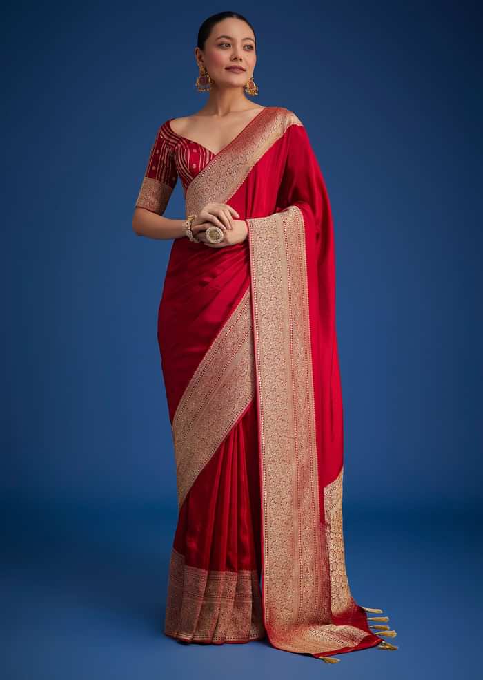 Red Dola Silk Saree With Zari Woven Border And Pallu