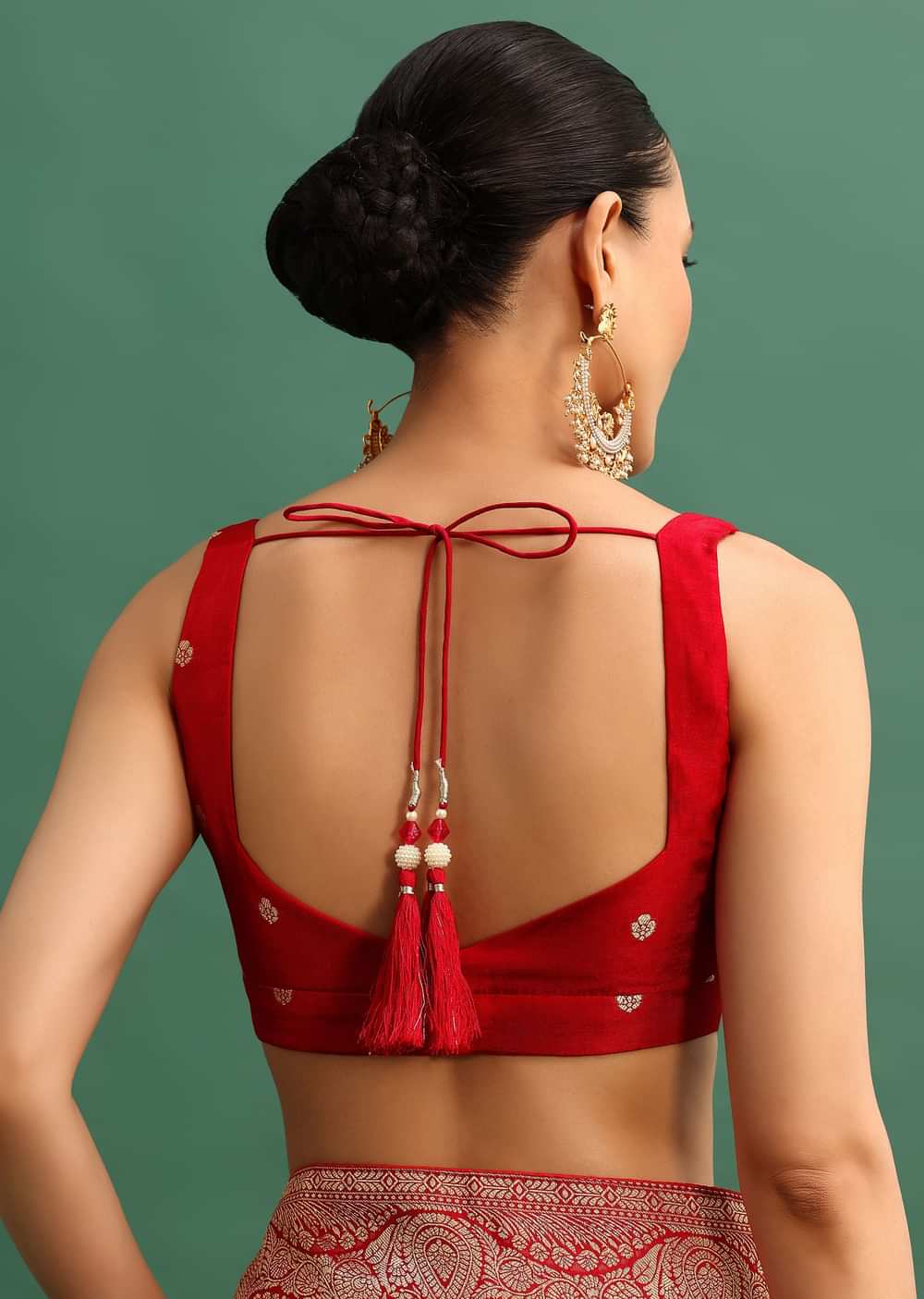 Red Dola Silk Woven Saree With Zari Work And Unstitched Blouse