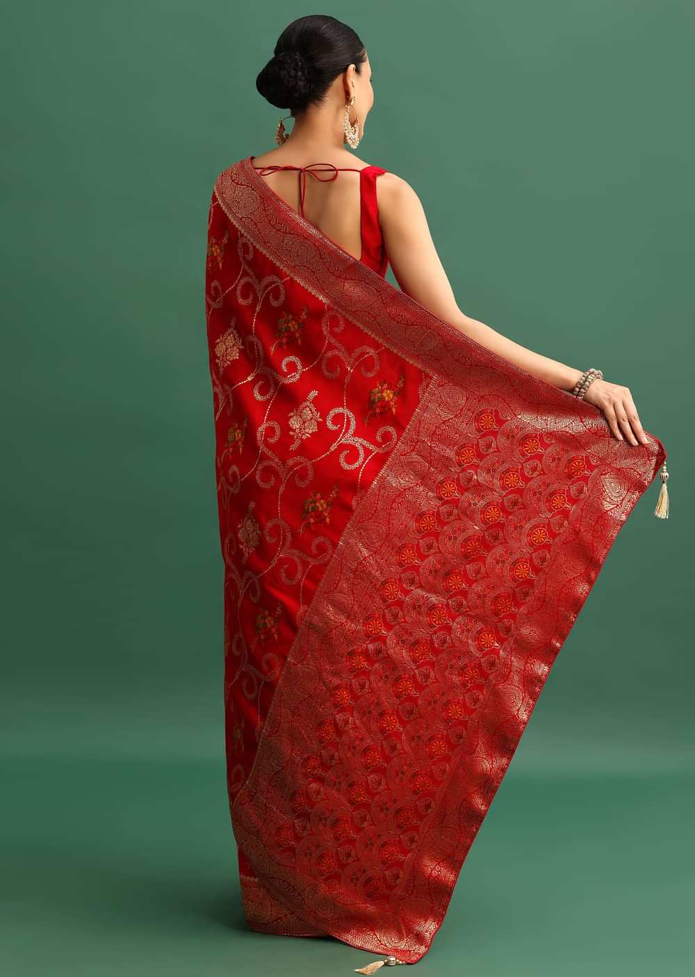 Red Dola Silk Woven Saree With Zari Work And Unstitched Blouse