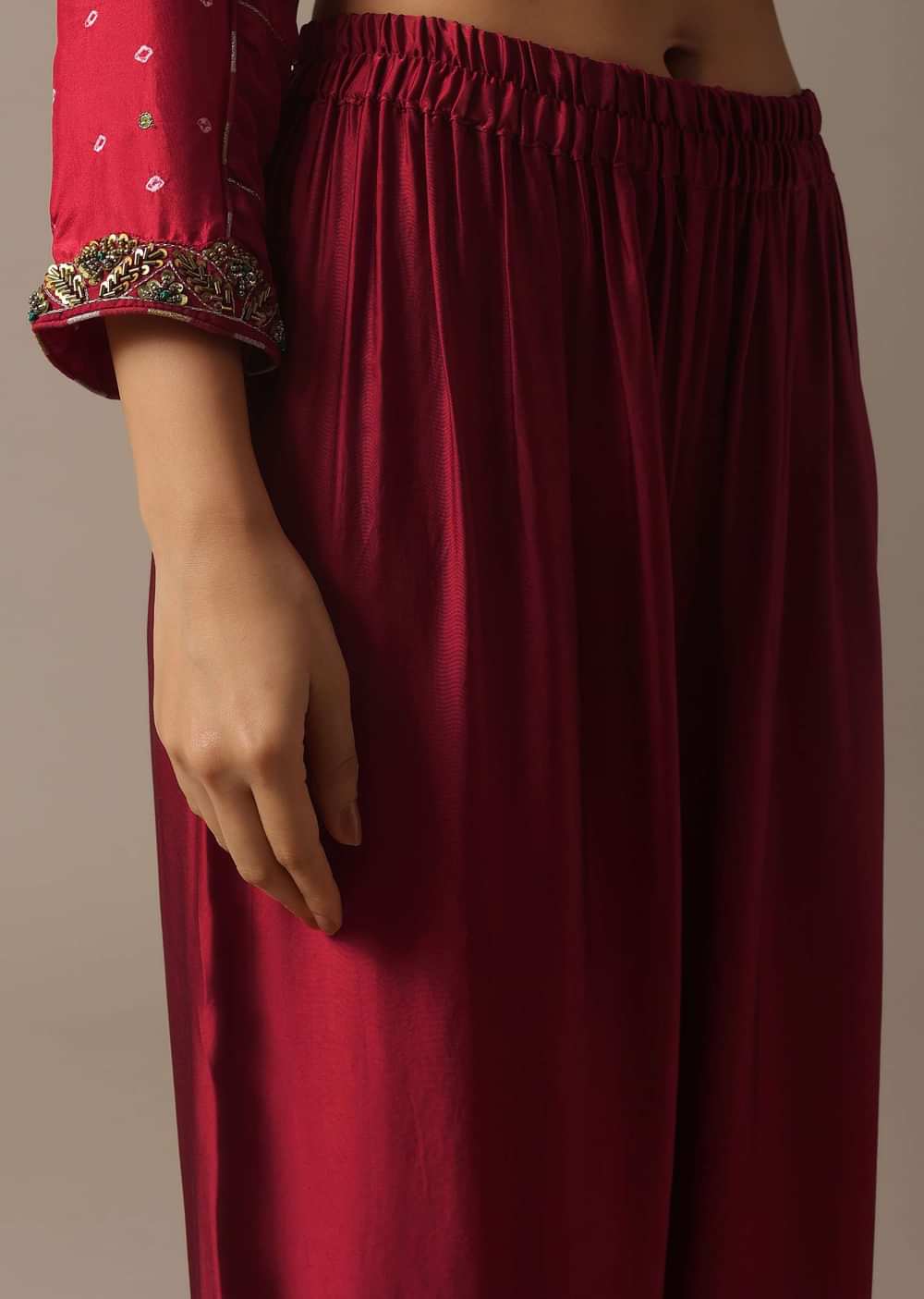 Red Hand Dyed Kurta Set In Silk With Bandhani Work
