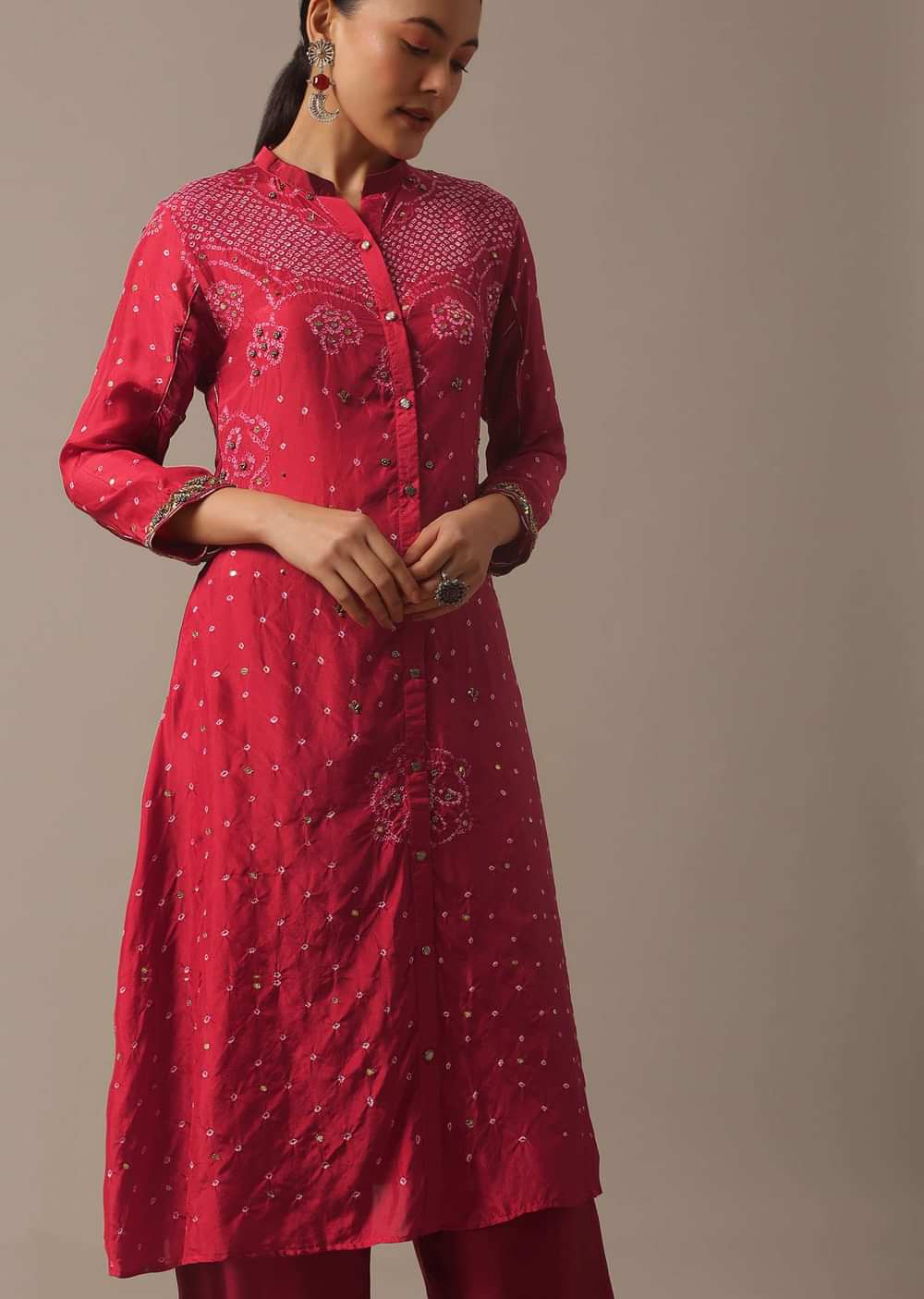 Red Hand Dyed Kurta Set In Silk With Bandhani Work