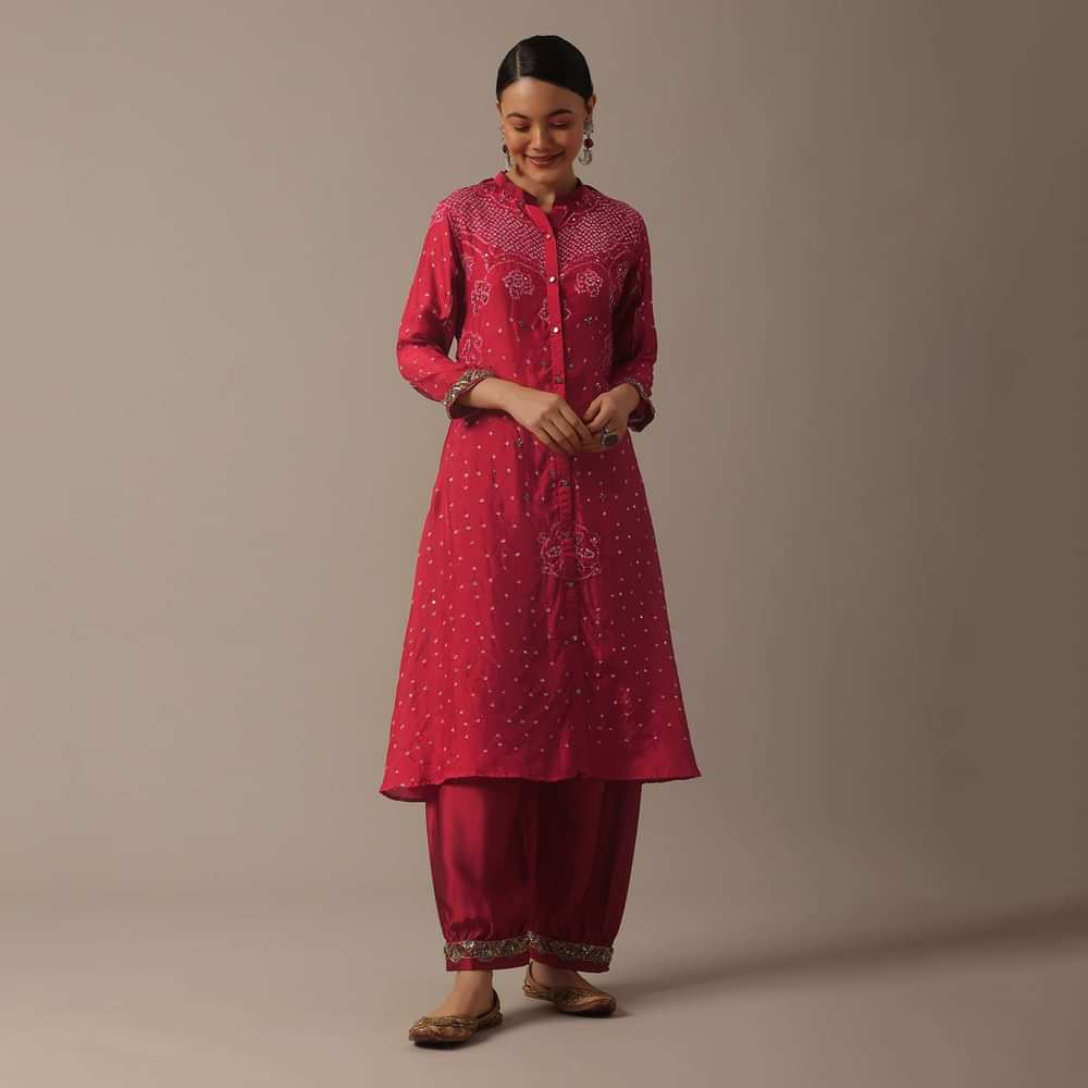 Red Hand Dyed Kurta Set In Silk With Bandhani Work