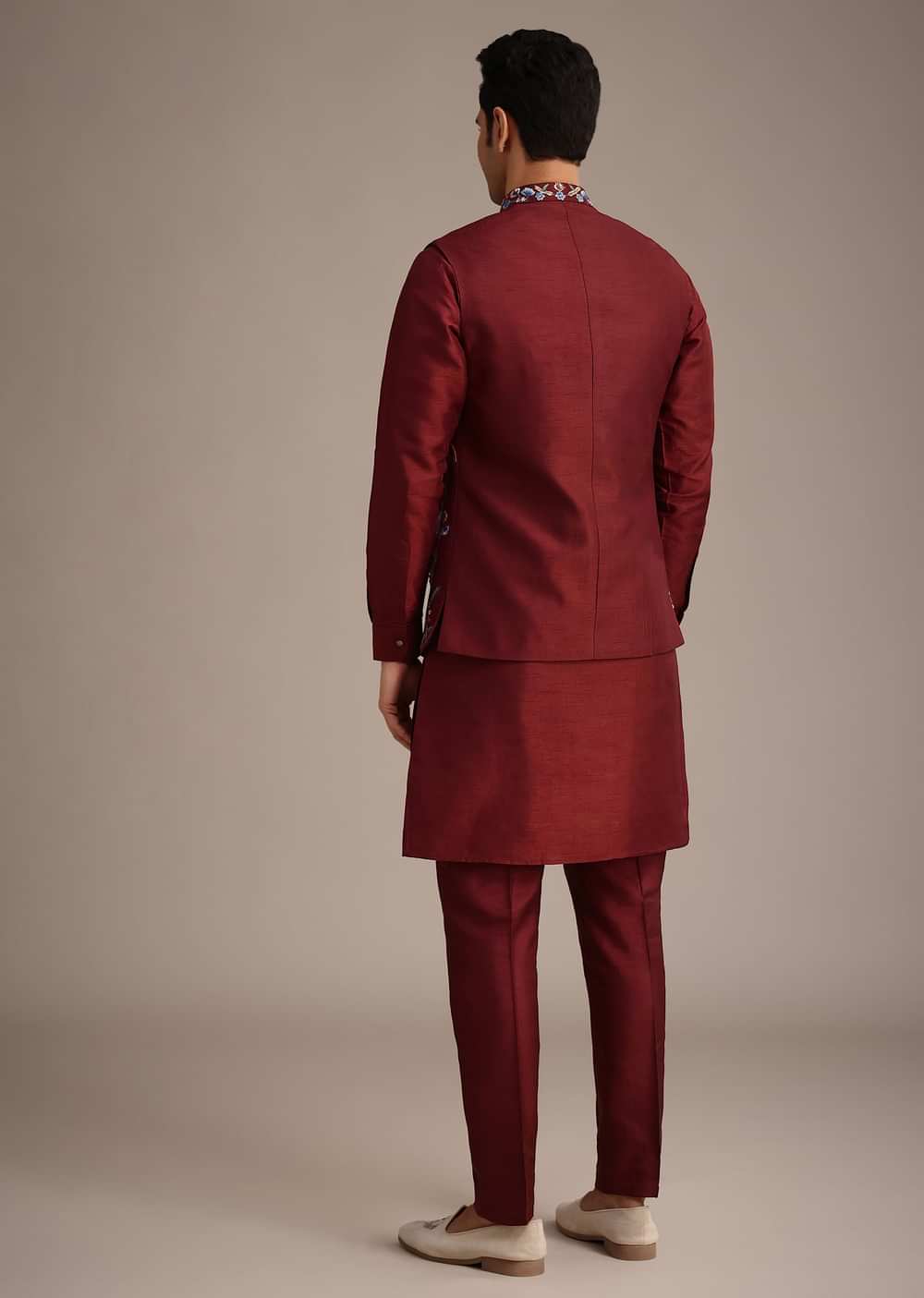 Red Jacket And Kurta Set In Silk With Resham Work