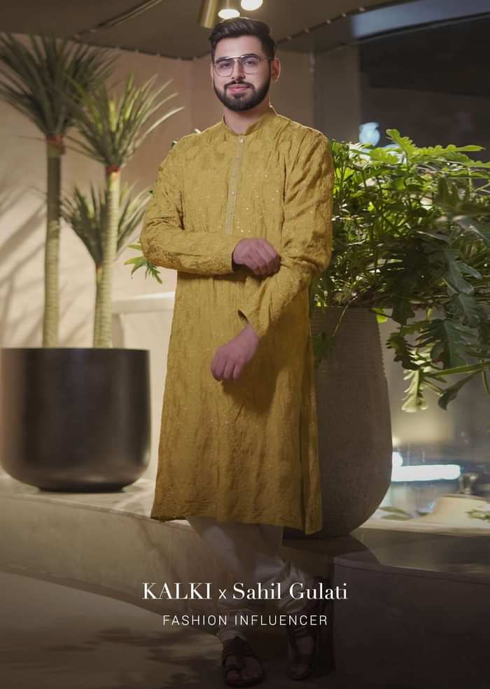 Dark Mustard Kurta Set In Silk With Lucknowi Thread Embroidered Floral Jaal