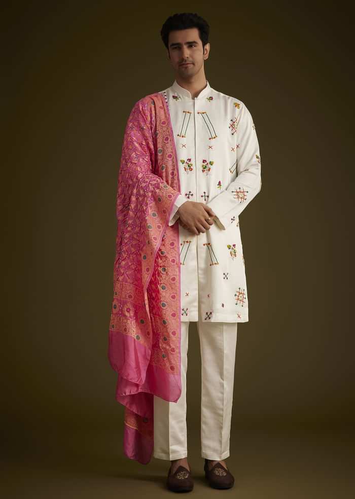 Off White Silk Thread Embroidered Kurta Set With Bandhani Dupatta
