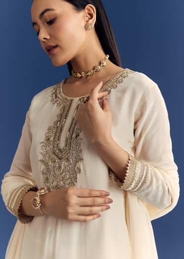Ivory Crepe Kurta Set With Zardosi And Sequins Dupatta
