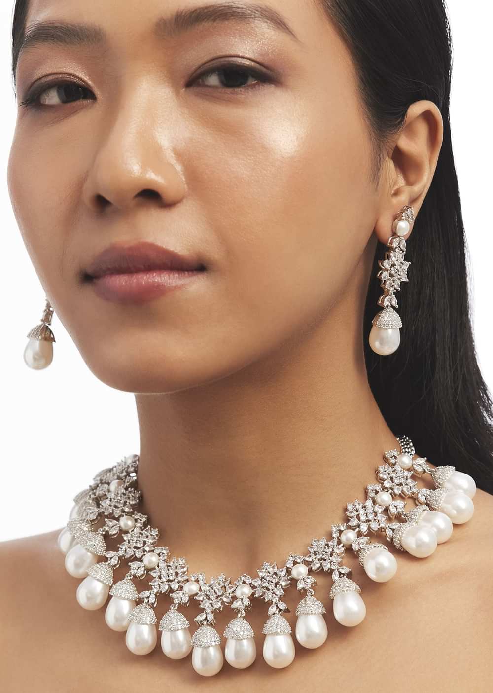 Silver And Pearl Embellished Floral Necklace Set