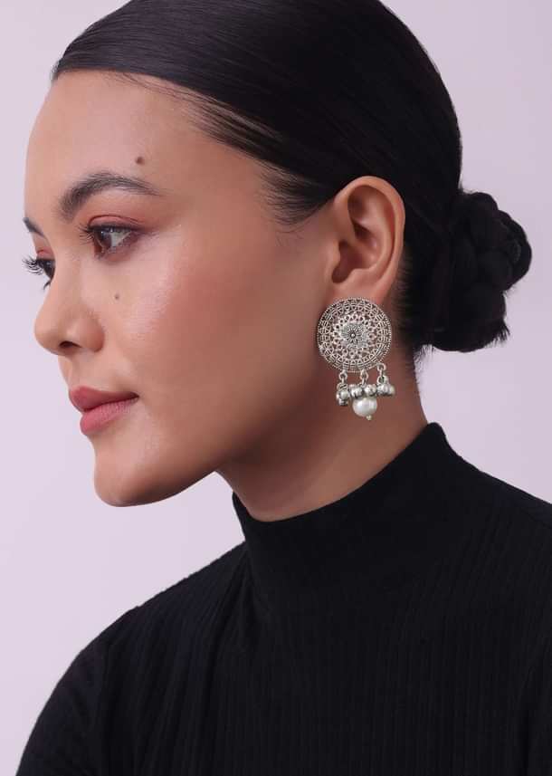 Silver Finish Choker And Earring Set Infused With Kundan Work And Pearls Silver Finish Choker And Earring Set Infused With Kundan Work And Pearls