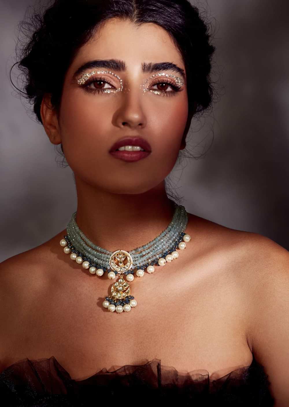 Sky Blue Kundan Choker Necklace In Gold Pleated Silver Alloy