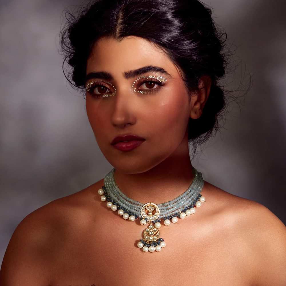 Sky Blue Kundan Choker Necklace In Gold Pleated Silver Alloy
