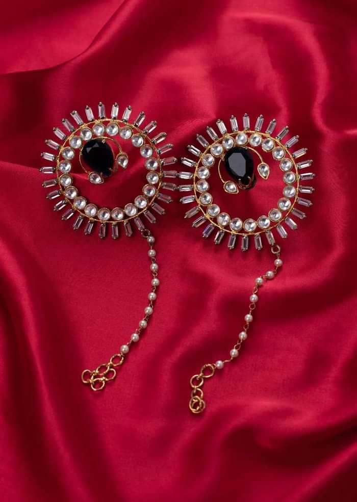 Sun shaped round cluster with extended chain only on Kalki