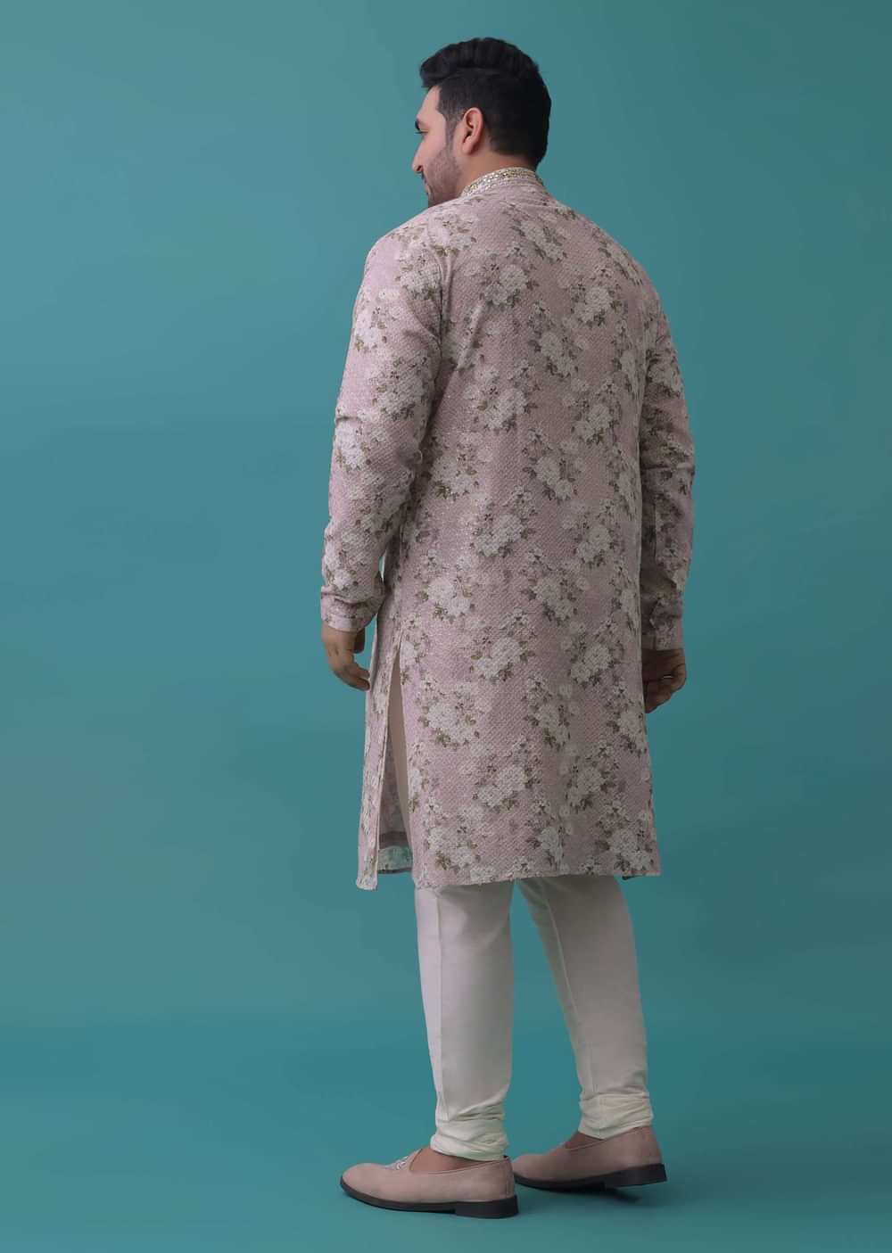 Vintage Floral Embroidered Kurta Set In Powder Pink
