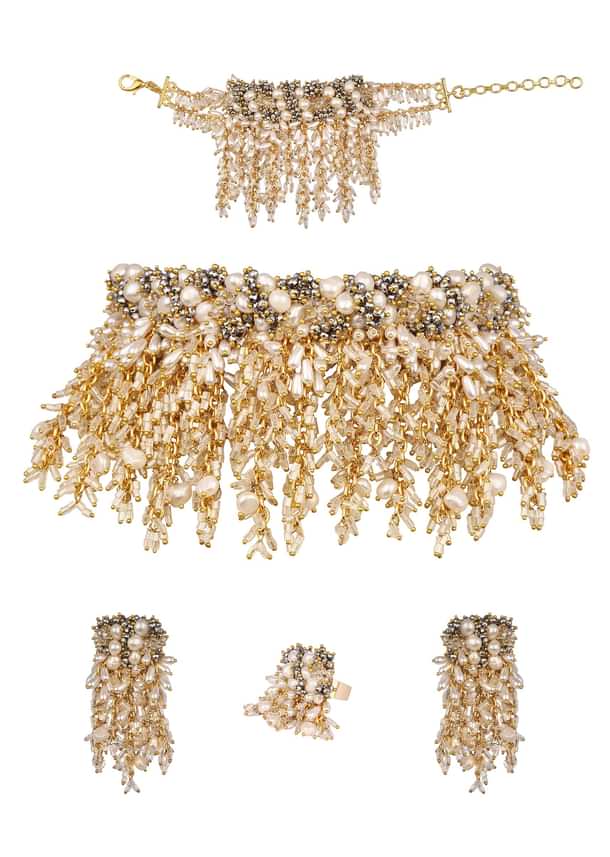 White And Gold Handcrafted Choker Necklace Set In Mix Metal