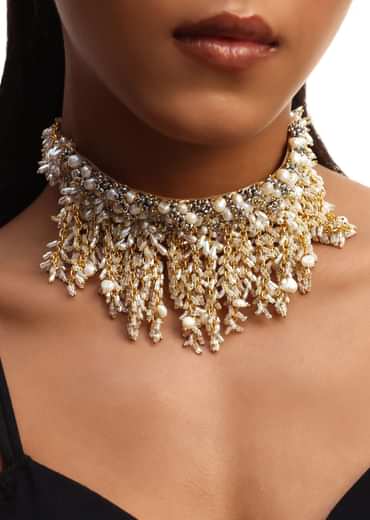 White And Gold Handcrafted Choker Necklace Set In Mix Metal