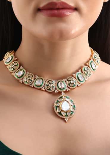 White And Gold Kundan Mix Metal Necklace With Earrings