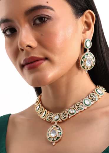 White And Gold Kundan Mix Metal Necklace With Earrings