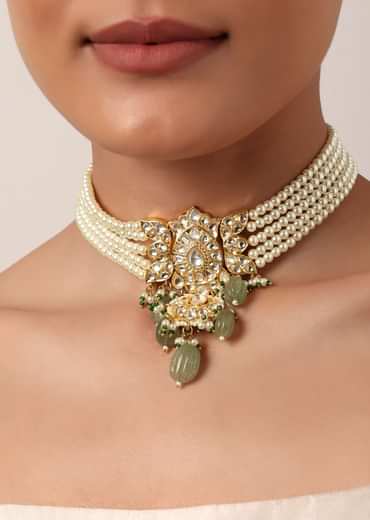 White Kundan Pendant Choker Set With Pearls