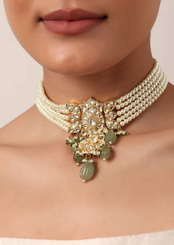 White Kundan Pendant Choker Set With Pearls